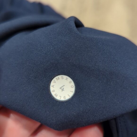 Lululemon On The Fly Crop *Woven 23" True Navy - Picture 6 of 10